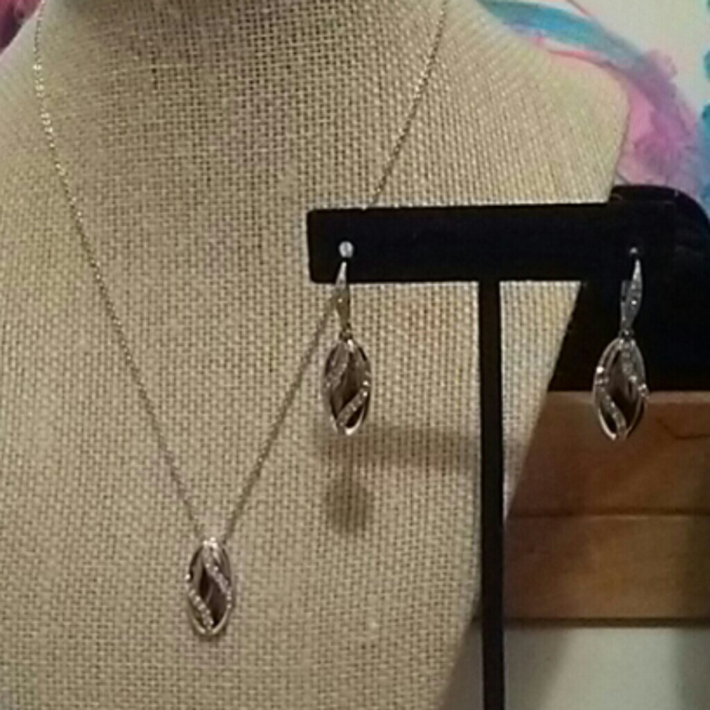 NADRI NECKLACE AND EARRING SET